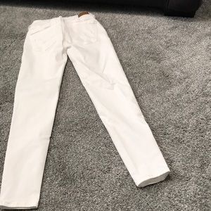 American Eagle white stretch jeans size 0 short.